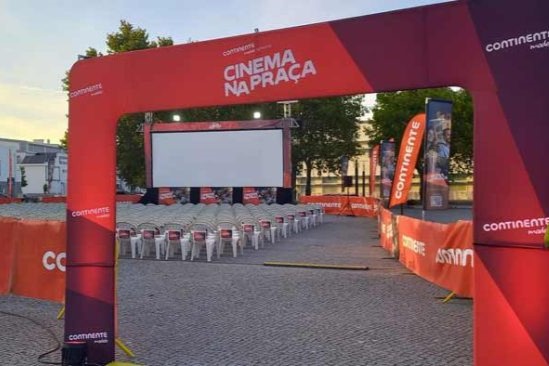 Quarteira acolhe ‘Cinema na Praça’ ao ar livre