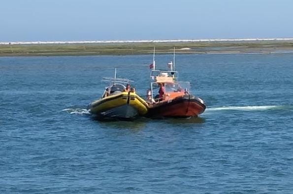 Salva-vidas de Olhão auxilia embarcação